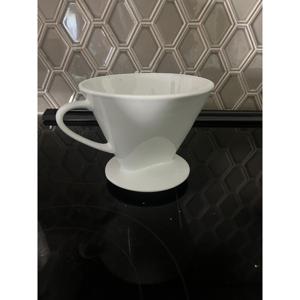 Pour Over White Ceramic Coffee Dripper Cone shape One Hole